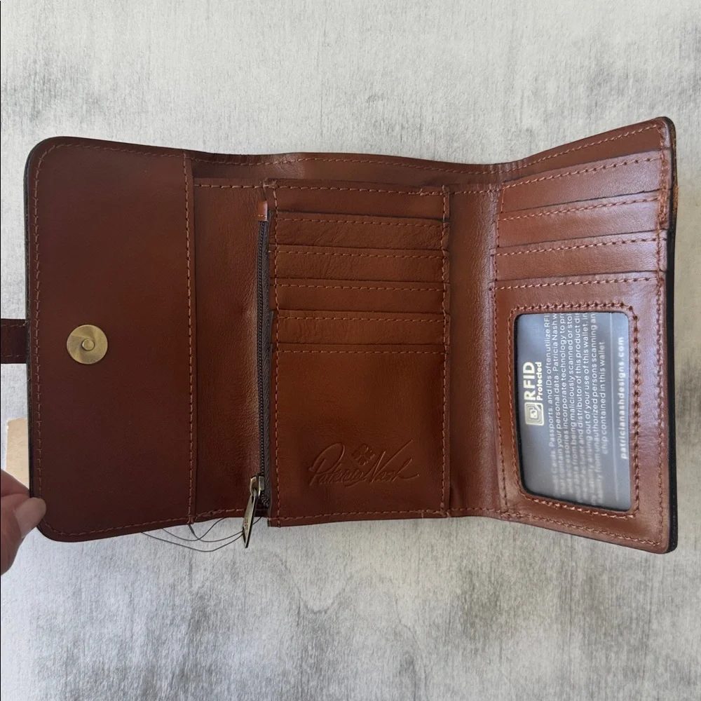 Patricia Nash Perla Trifold Leather Wallet Clutch Tan Brown